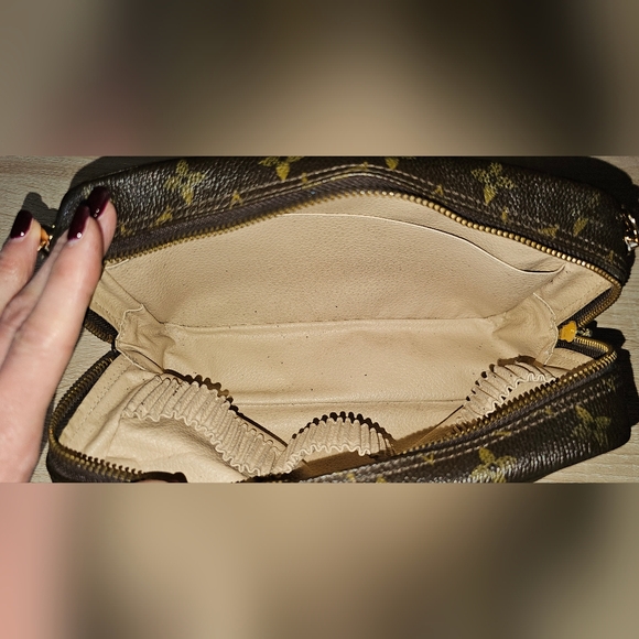 Authentic LOUIS VUITTON Trousse De Toilette 23 Crossbody Bag - Picture 5 of 12